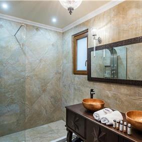 8 bedroom luxury villa with pool near Koutsounari, sleeps 16